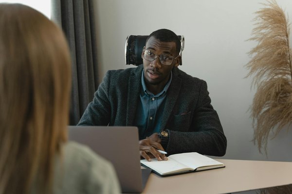 Optimisez votre recherche d"emploi dans la finance : stratégies gagnantes pour un succès règlementaire
