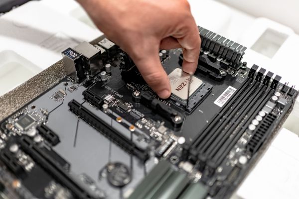 Cpu trop chaud : conseils essentiels pour un refroidissement efficace